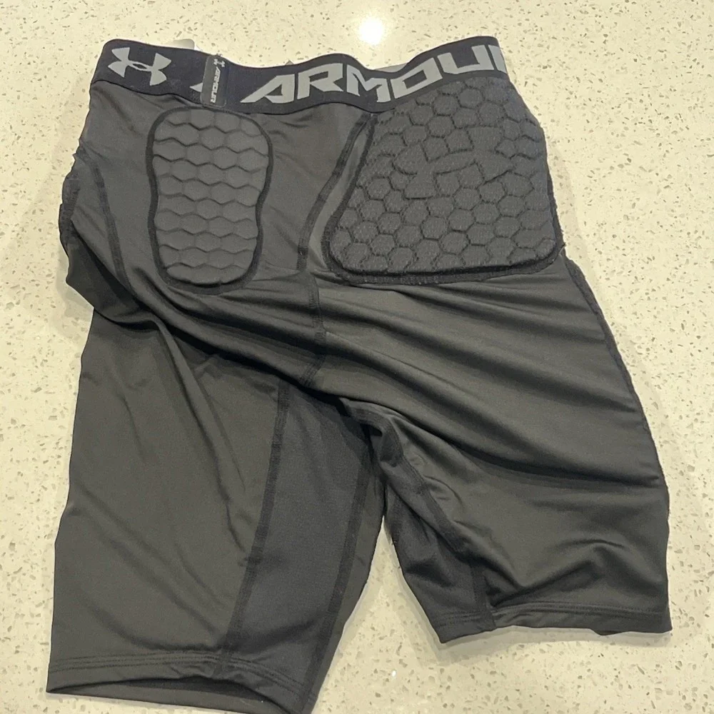 Under Armour Gameday Armour 5-Pad Football Girdle Men's Medium Black NWT